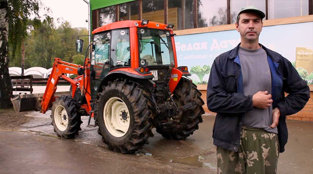 Универсальный трактор KIOTI DK904 в конноспортивный клуб «Белая дача»